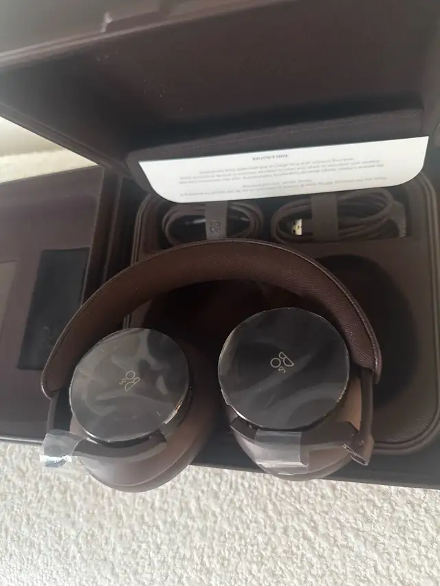 headphone 572869442222182403