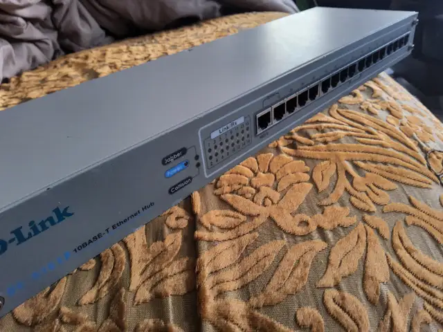 D-LINK  - DE- 816TP -ethernet hub482653432018391045
