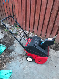 Small red MTD gas snowblower that works