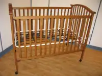 lit bébé en bois