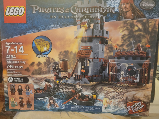 Lego Pirates of the Caribbean White cap Bay Used complete in Toys & Games in Hamilton