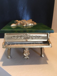 Music box Reuge piano antique