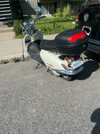 vends scooter nostalgie ,,,, 2014...... moteur A1 courroie changer très récemment esthétique normale...