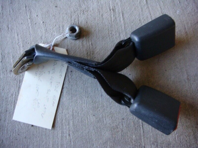 Pontiac Grand Prix rear seat belt latch in Other in Mississauga / Peel Region