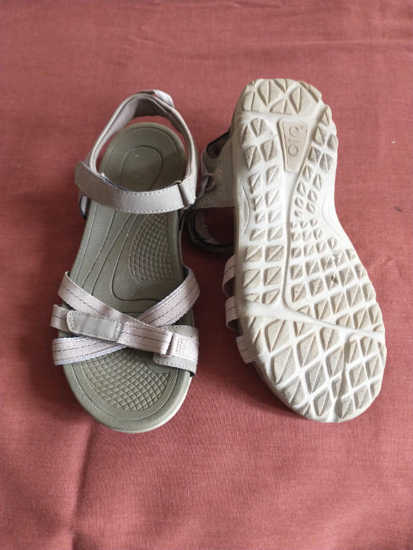 Women's Sandals - Size 7 and 8 - Very Good Condition in Women's - Shoes in Saint John - Image 3