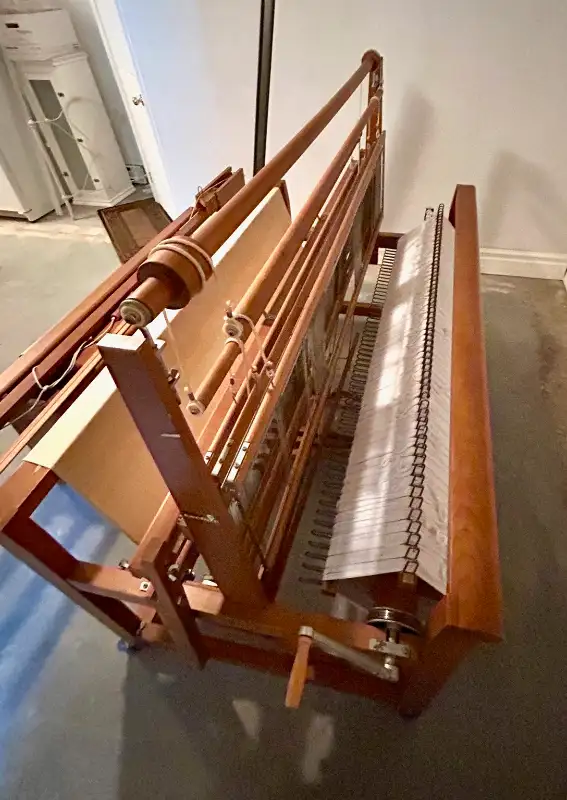 Leclerc: 60-inch weaving loom, bench and rose (see price)63373373369219122
