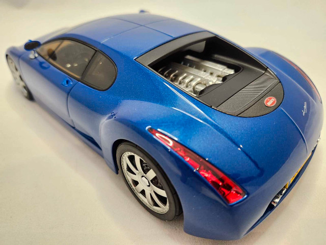 Bugatti EB 18.3 Chiron Blue 1:18 Diecast Autoart Signature Rare in Arts & Collectibles in Kawartha Lakes - Image 3