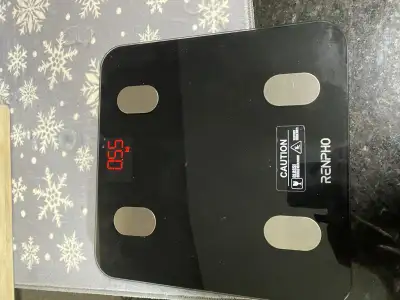 I'm selling a RENPHO body composition scale in used condition, perfect for tracking your fitness pro...