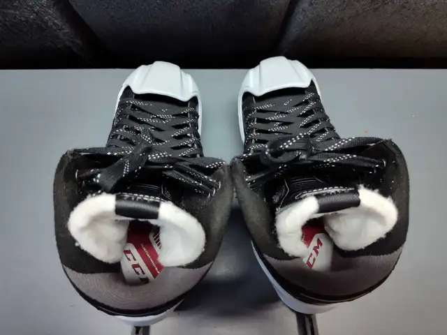 Reebok Goalie Skates - Size 6.5 / 8 shoe - Almost New. in Hockey in Kingston - Image 6