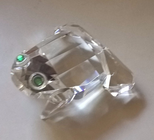 Fifth Avenue Crystal Green Frog with Green Eyes in Arts & Collectibles in Oshawa / Durham Region - Image 2
