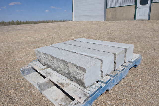 Maxwell Stone is hiring for a labourer in General Labour in Barrie - Image 4