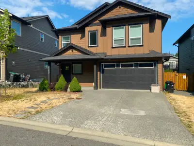 Great development with all the amenities of the modern home (i.e fireplace, quartz countertops, 9' c...