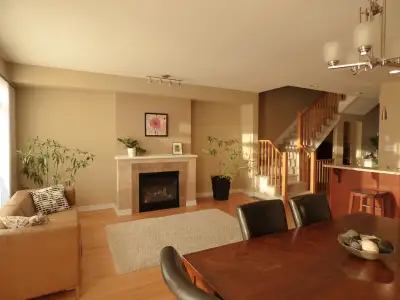 Welcome to 279 Waymark Crescent in Kanata south! AVAILABILITY: after November 1st. DETAILS: 3 bed 2....