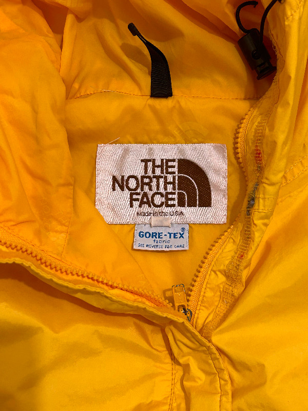 Vintage 80s women’s L The North Face gore tex jacket in Women's - Tops & Outerwear in City of Toronto