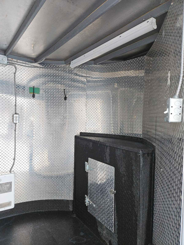 Heated enclosed washroom trailer  in Other in St. Albert - Image 4