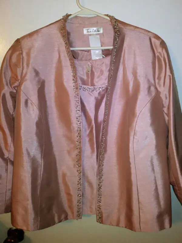 Two New Gorgeous silky dress sets Size 14 in Women's - Dresses & Skirts in City of Toronto - Image 6