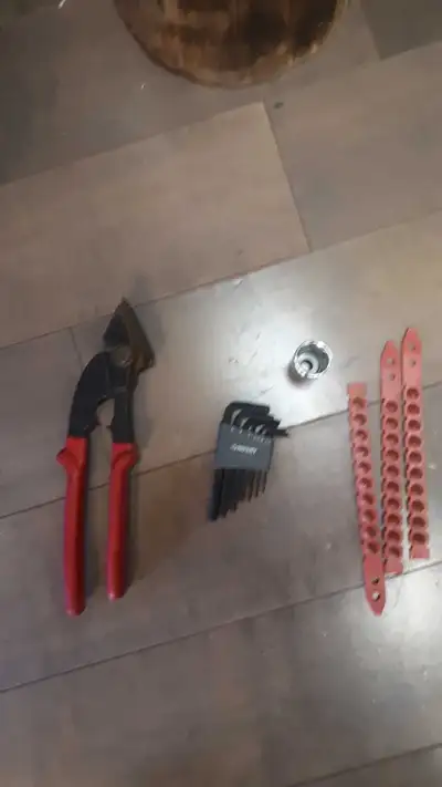 I'm selling a set of tools, as seen in the pictures. These tools are used, but still very functional...