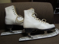 Girls/Ladies Ice skates, Size 12