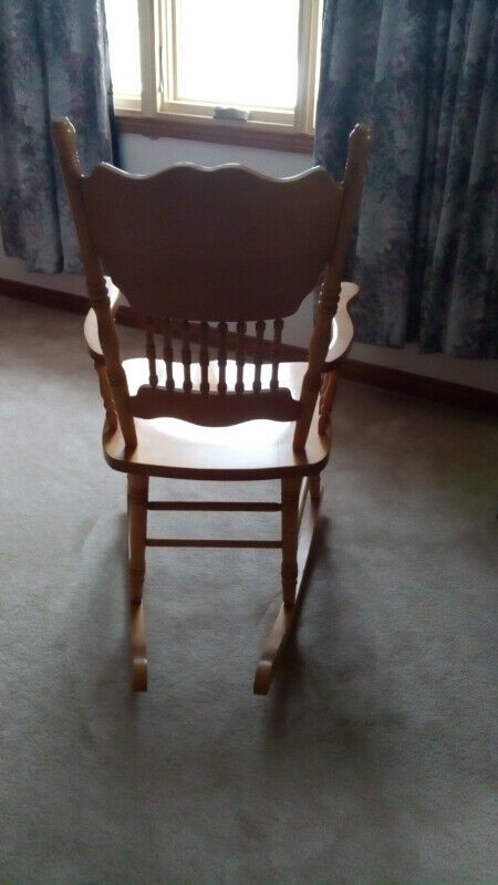 Rocking chair in Chairs & Recliners in Guelph - Image 2