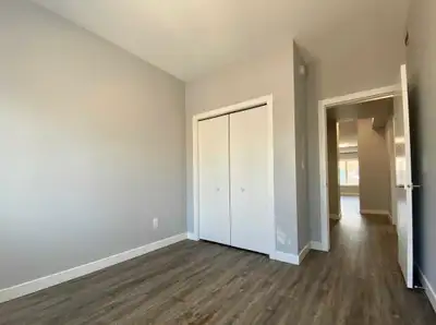 1 bedroom in 3 bedroom suite July 1st