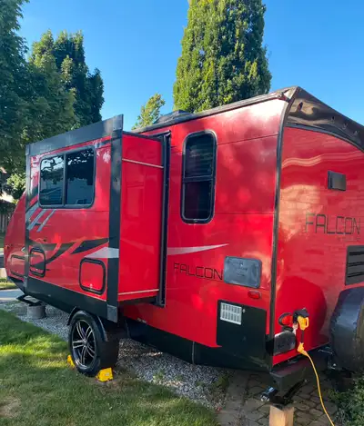 Fantastic 2018 FALCON TRAVEL LITE F22 RK TRAVEL TRAILER for sale, 21 Feet long, aerodynamic, lightwe...