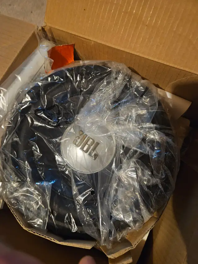 JBL 8" subwoofer in Speakers in Markham / York Region - Image 3
