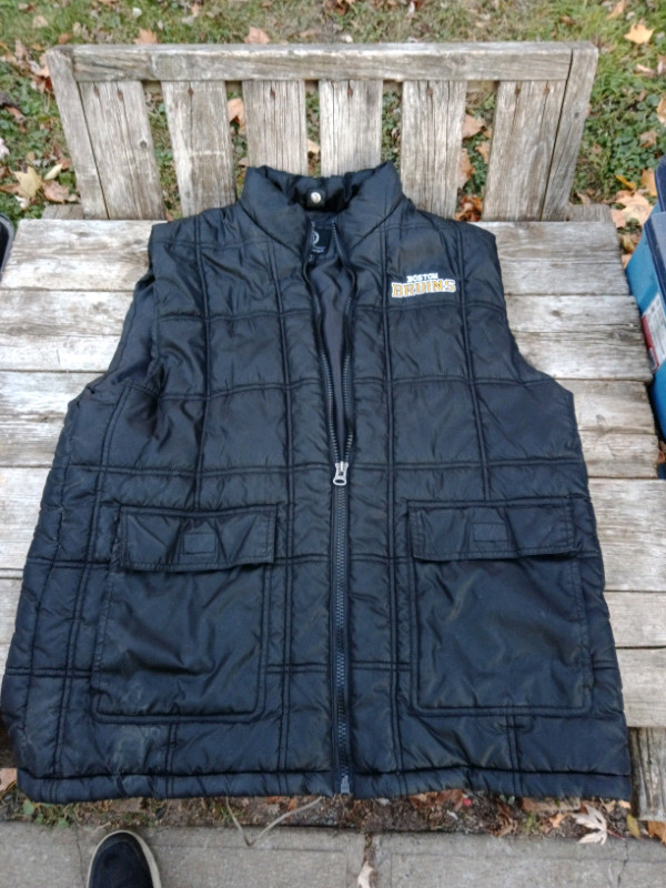 Boston Bruins Size XL Vest, Bruins Logo On Front, Zippered in Arts & Collectibles in Oshawa / Durham Region - Image 4