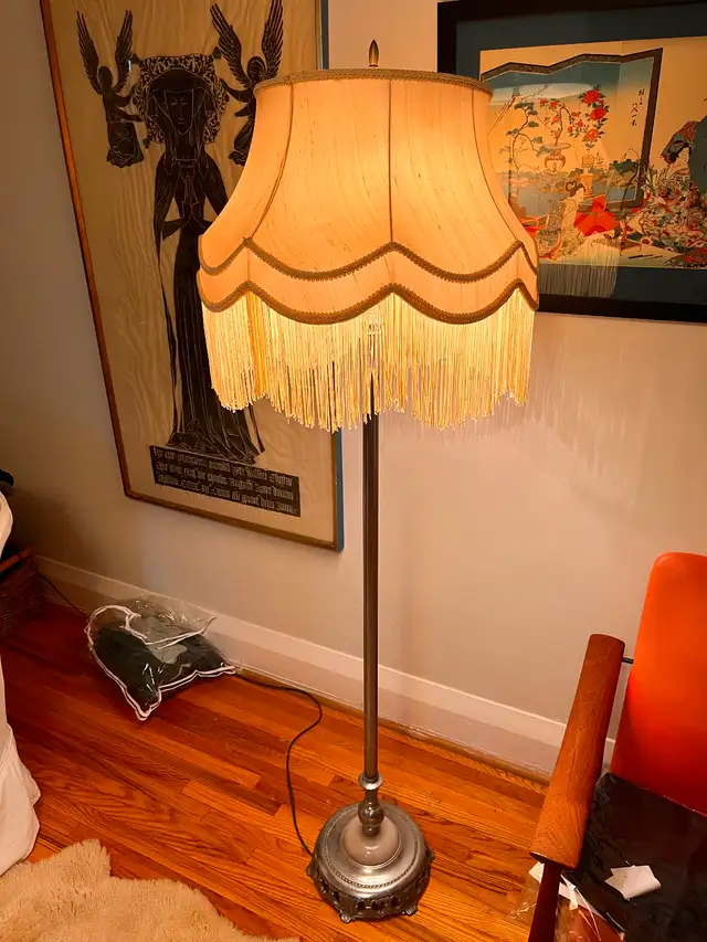 Antique Floor Lamps in Indoor Lighting & Fans in Oshawa / Durham Region - Image 4