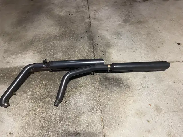 COMPLETE EXHAUST FOR HD SOFTAIL. $150 in Other in Chatham-Kent - Image 2