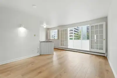 $1,645/month – All Inclusive Penthouse Condo for Rent – Queen Street, Hamilton Experience top-floor...