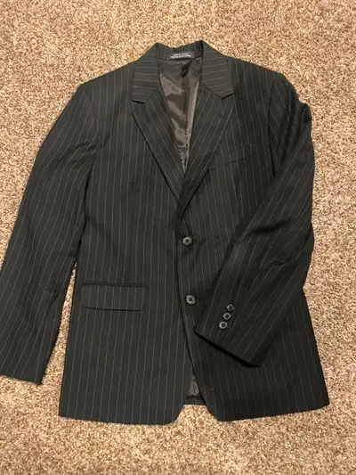 Worn a couple times. Pet, smoke & bug free home