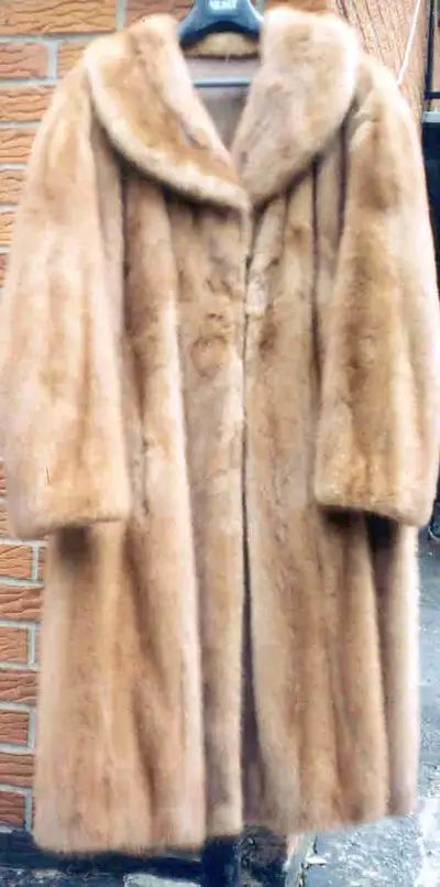 Manteau de vison, View more