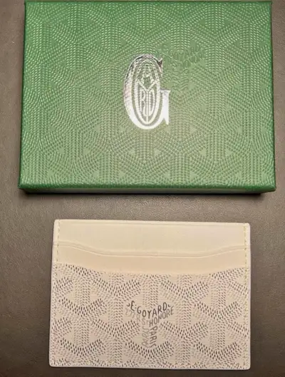 New White Goyard Card holder with box and cleaning cloth Meetup in welland *Designer accessories*