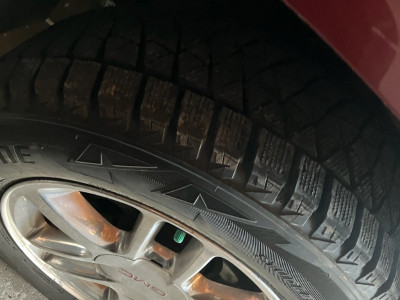 Bridgestone Blizzak DM V2 Winter Tires 245 60 18 - New Condition