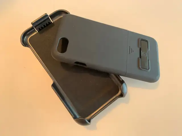 Platinum iPhone 6, 7, and SE case and holster (BRAND NEW) in Cell Phone Accessories in Oakville / Halton Region - Image 2