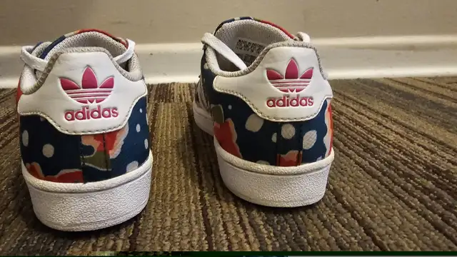 kids 11.5 Adidas superstar shoes in Kids & Youth in Edmonton - Image 5