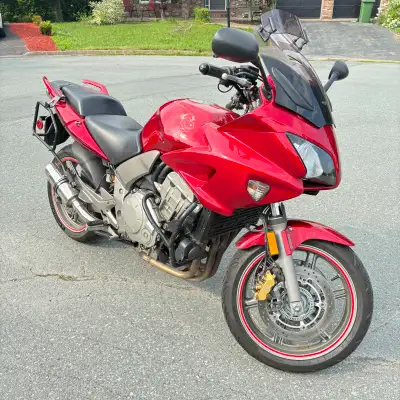 Meet Firefly! A well cared for and comfortable speedy steed for daily commuting, long rides across t...