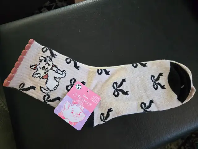 New, "Aristocrats", 2 Pairs