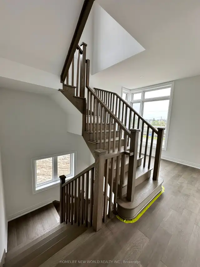 End Unit Townhouse for Rent in Oak Ridges $4000 in Long Term Rentals in Markham / York Region - Image 8
