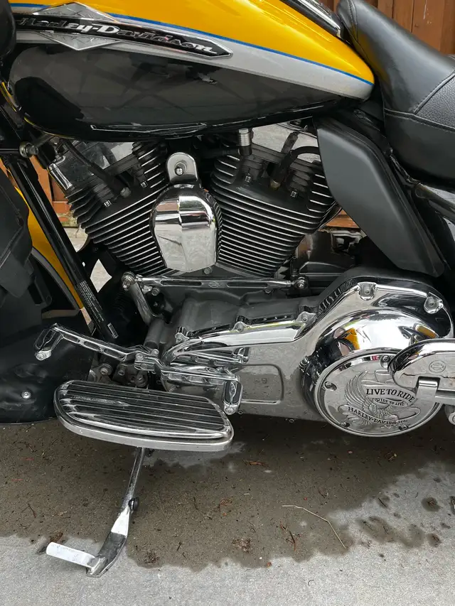 2012 Harley Davidson Screamin’ Eagle CVO in Touring in Mississauga / Peel Region - Image 8