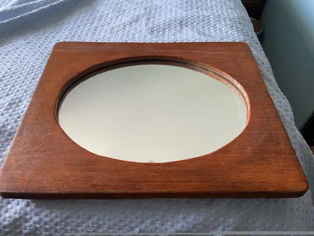 Mirror framed in real wood in Home Décor & Accents in Oshawa / Durham Region - Image 3