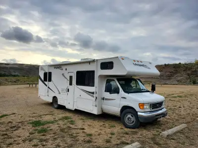 2007 Majestic Motorhome This 28' class C motorhome is in great condition for a 19 year old unit. The...