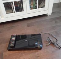 Samsung Blu-Ray 3D Wi-Fi DVD Player BD-F5900 w/ remote - works!