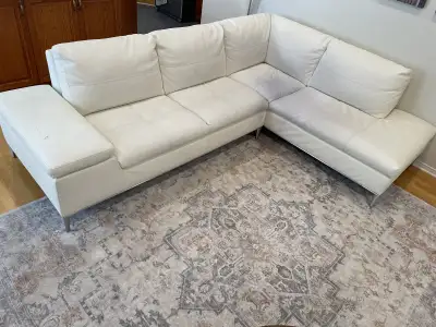 Purchased from structube has some wear and tear, please see pictures Price negotiable if can pick it...