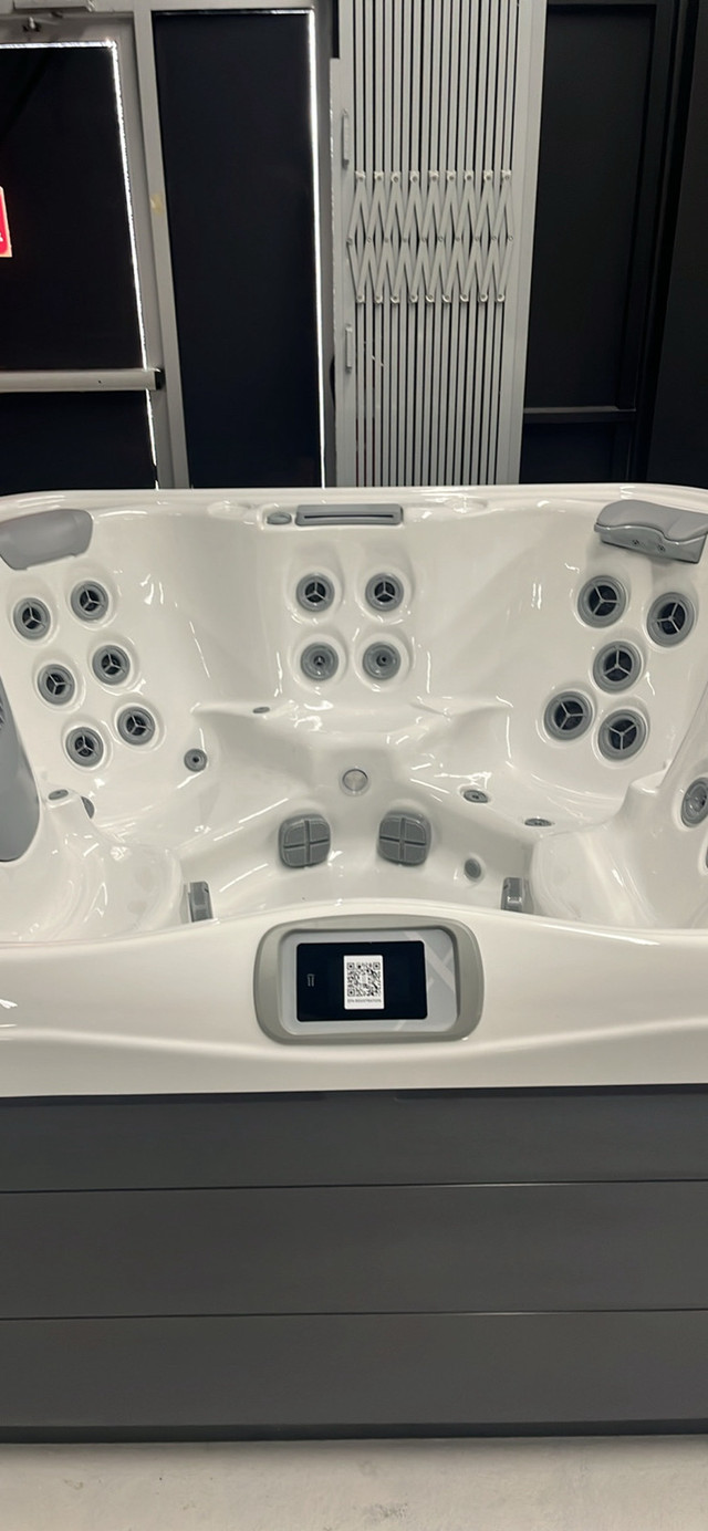 Hot tubs in Hot Tubs & Pools in Barrie - Image 4