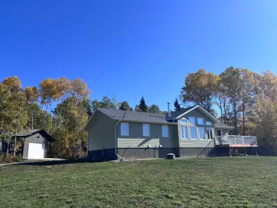 Open concept house built in 2020, sitting on 15 acres large diameter well with excellent water. Hous...