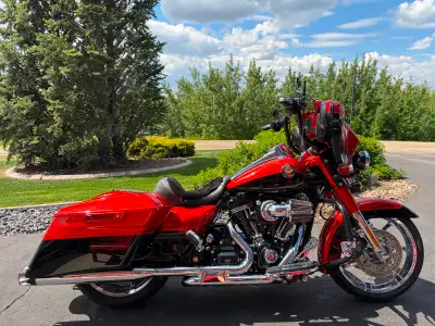 -2014 CVO Road King with many custom upgrades including: -Precision Frameworx (Calgary custom shop)...
