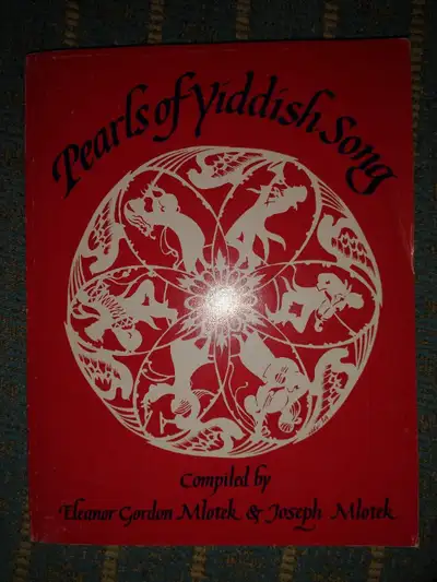 Pearls of Yiddish Song compiled by Eleanor Gordon Mlotek & Joseph Mlotek 1st edition published by Wo...