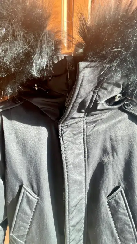 Jacket d'hiver avec capuchon pour homme ou pour adorandeur small in Kids & Youth in Laval / North Shore - Image 3