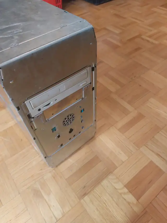 Apple Power Macintosh G3 - Pour pièces - For parts in Desktop Computers in City of Montréal - Image 3